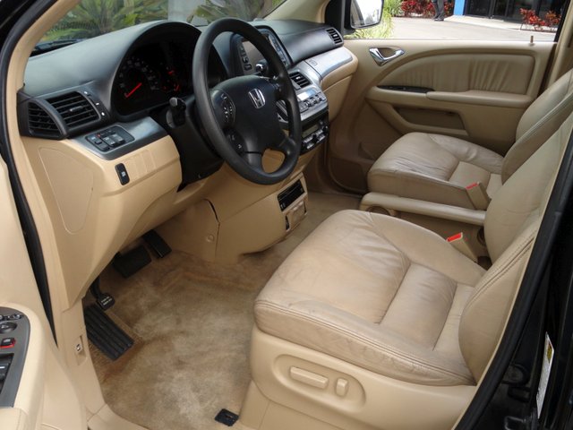 Honda Odyssey 2005 photo 2