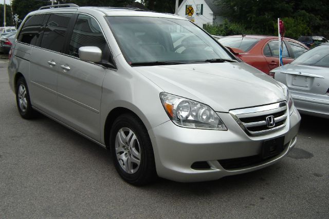 Honda Odyssey 2005 photo 3