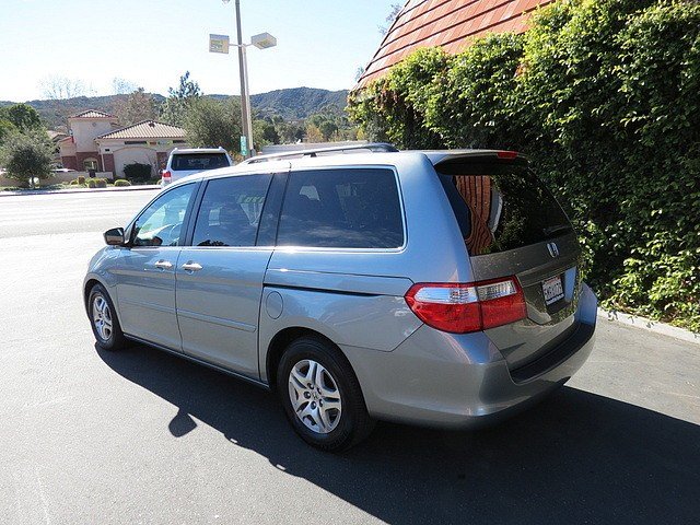 Honda Odyssey 2005 photo 2