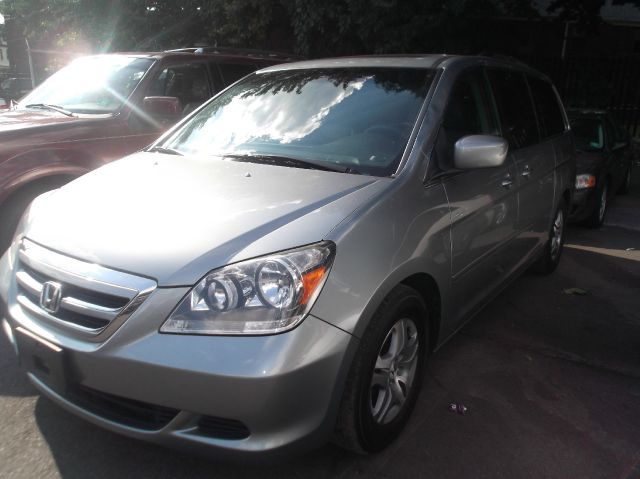 Honda Odyssey 2005 photo 2