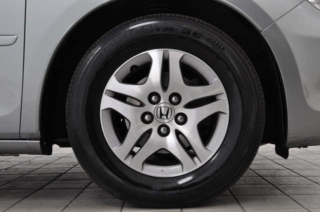 Honda Odyssey 2005 photo 2