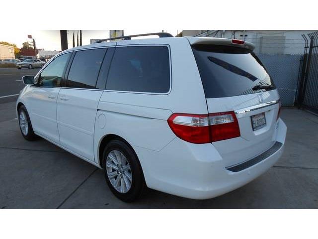 Honda Odyssey 2005 photo 2