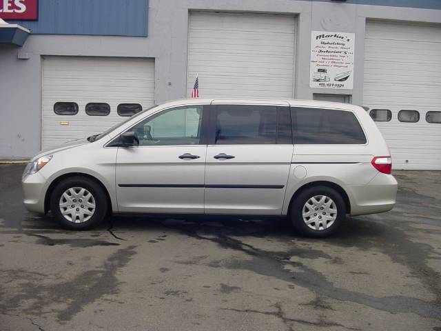 Honda Odyssey 2005 photo 2