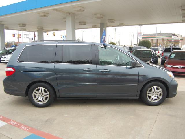 Honda Odyssey 2005 photo 2