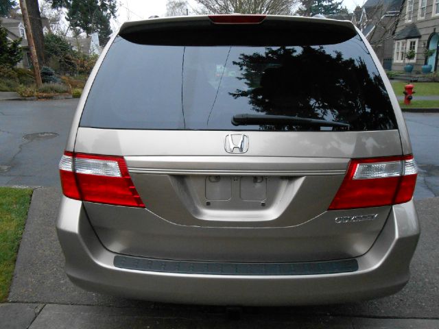 Honda Odyssey 2005 photo 2