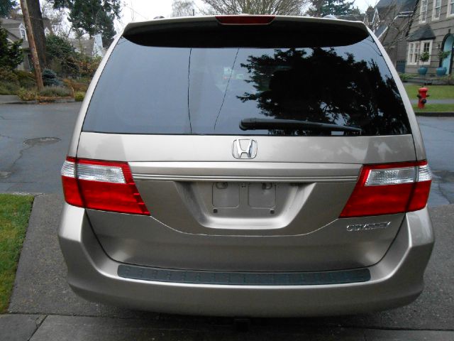 Honda Odyssey 2005 photo 2