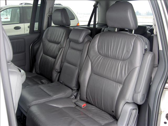 Honda Odyssey 2005 photo 2
