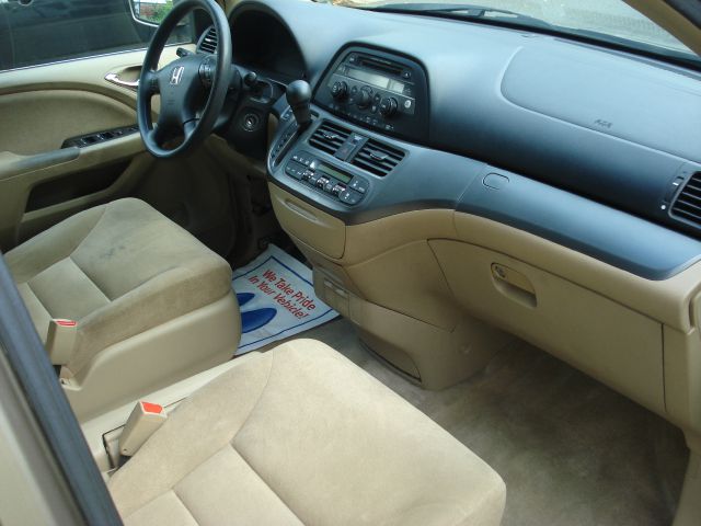 Honda Odyssey 2005 photo 2