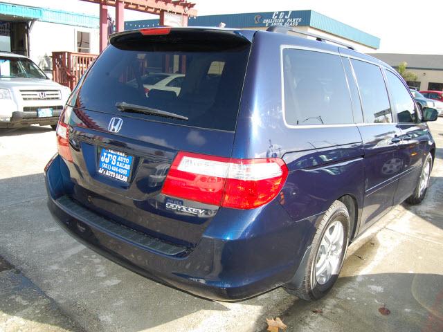 Honda Odyssey 2005 photo 2