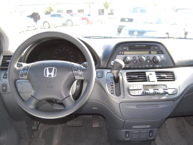 Honda Odyssey 2005 photo 4