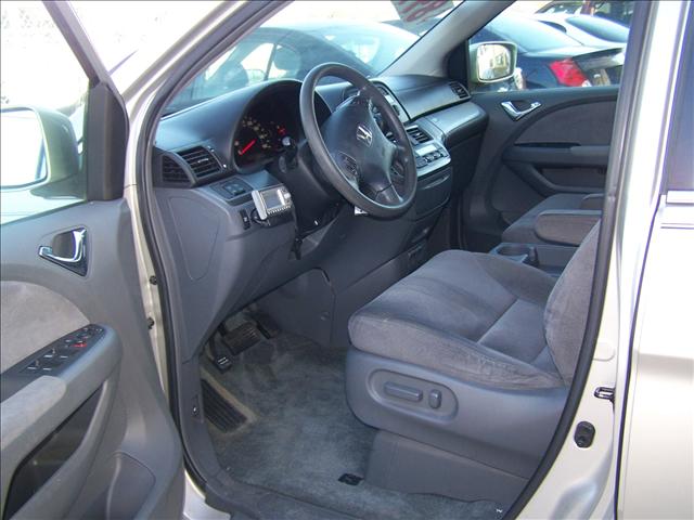 Honda Odyssey 2005 photo 2