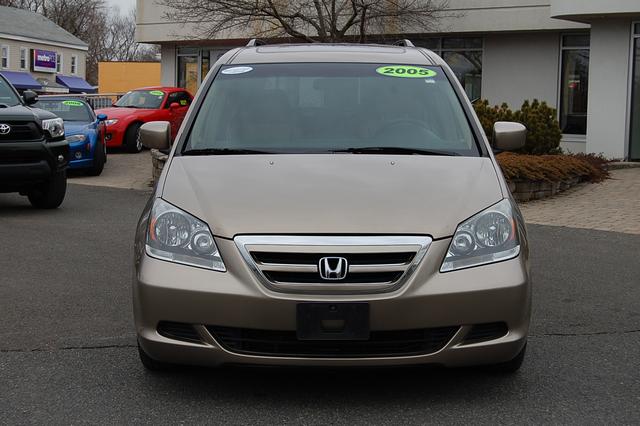 Honda Odyssey 2005 photo 2