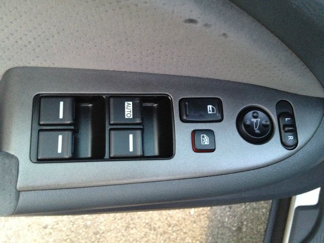 Honda Odyssey 2005 photo 2