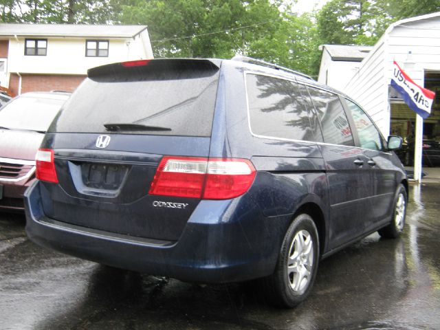 Honda Odyssey 2005 photo 2