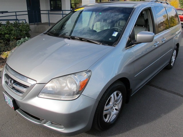 Honda Odyssey 2005 photo 2