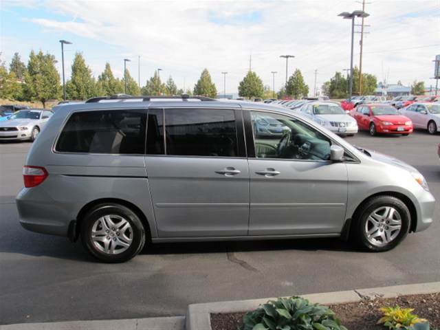 Honda Odyssey 2005 photo 3