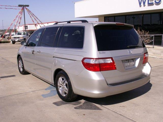 Honda Odyssey 2005 photo 2