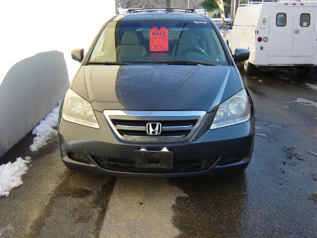 Honda Odyssey 2005 photo 2