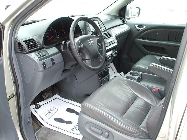 Honda Odyssey 2005 photo 2