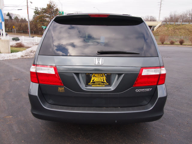 Honda Odyssey 2005 photo 3