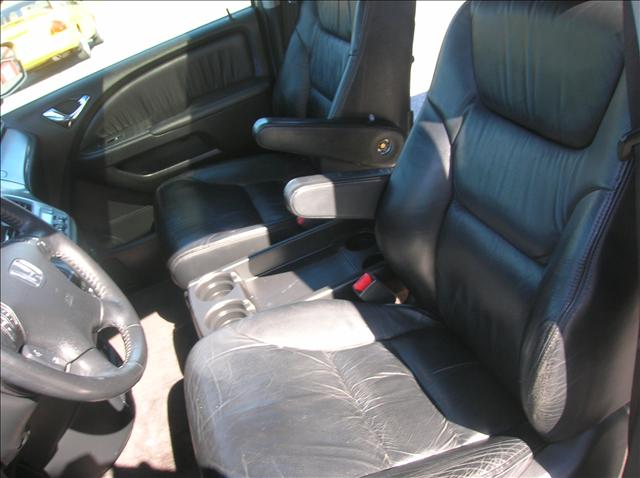 Honda Odyssey 2005 photo 2