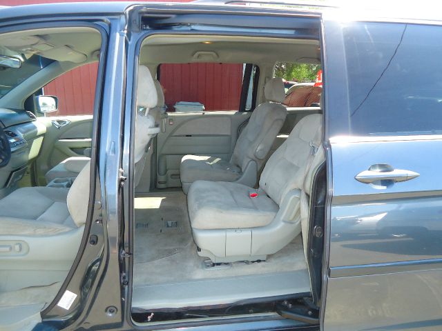Honda Odyssey 2005 photo 2