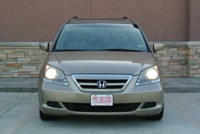 Honda Odyssey 2005 photo 3