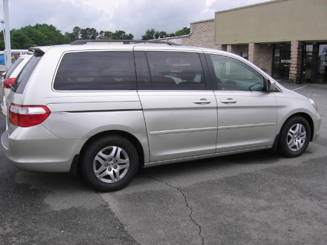 Honda Odyssey 2005 photo 2