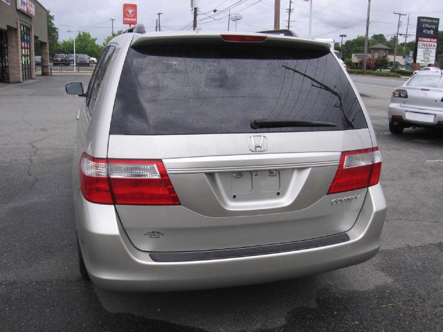 Honda Odyssey 2005 photo 3