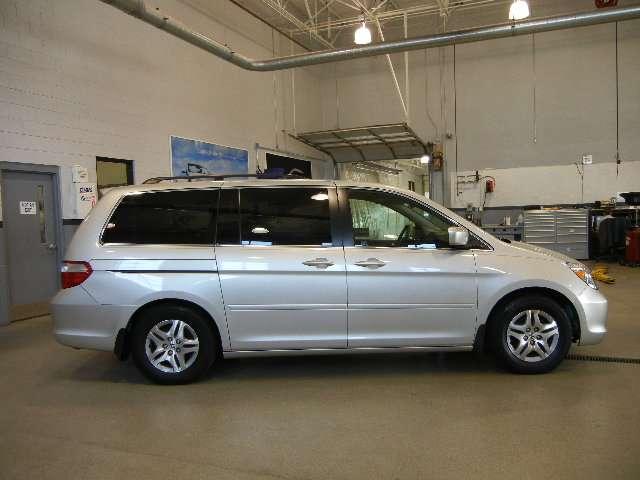 Honda Odyssey 2005 photo 2