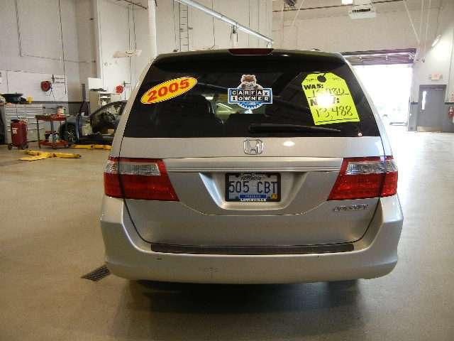 Honda Odyssey 2005 photo 3