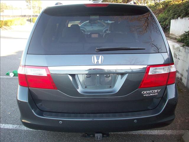Honda Odyssey 2005 photo 2