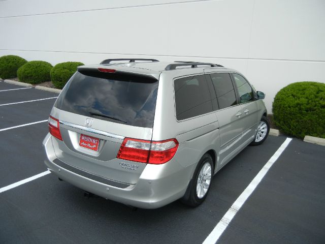 Honda Odyssey 2005 photo 2