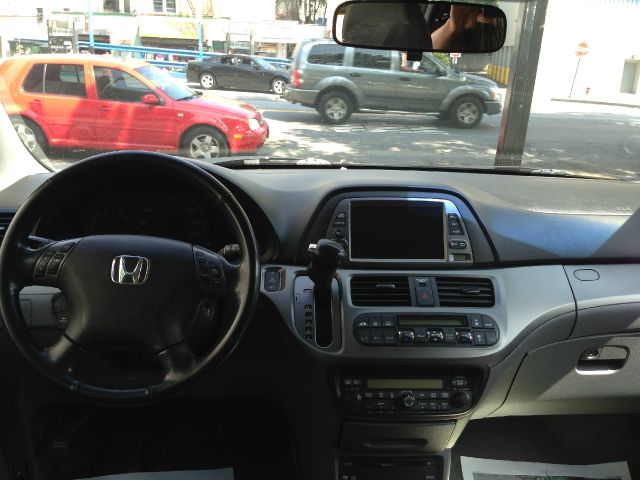 Honda Odyssey 2006 photo 2