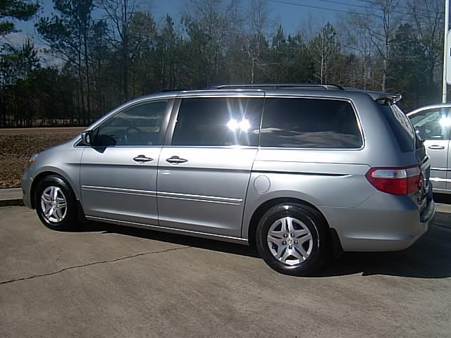 Honda Odyssey AWD LT - 29 MPG For HWY MiniVan