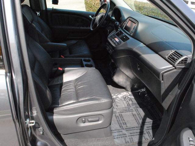 Honda Odyssey 2010 photo 2