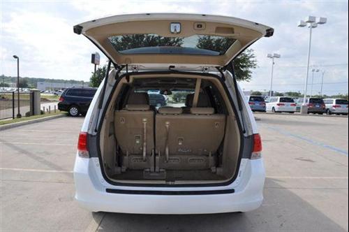 Honda Odyssey 2010 photo 2