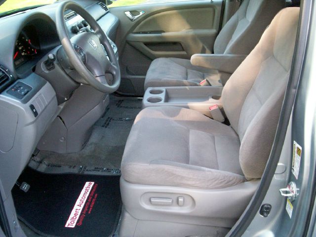 Honda Odyssey 2010 photo 2