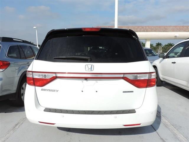 Honda Odyssey 2011 photo 2