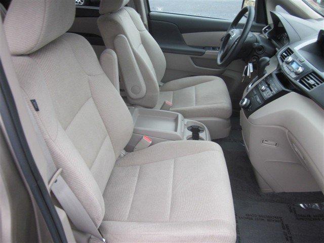 Honda Odyssey 2011 photo 2