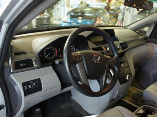 Honda Odyssey 2011 photo 3