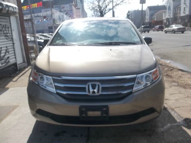 Honda Odyssey 2011 photo 2