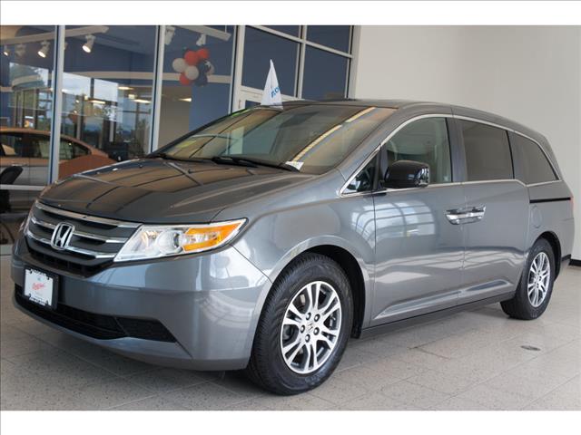 Honda Odyssey 2011 photo 2