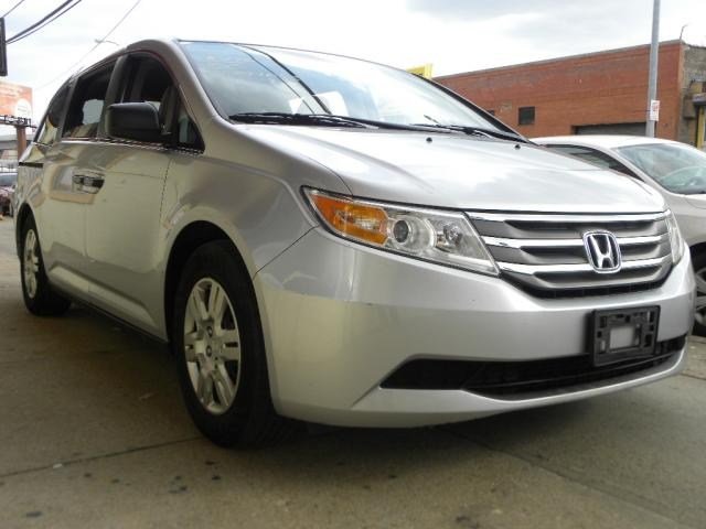 Honda Odyssey 2011 photo 2