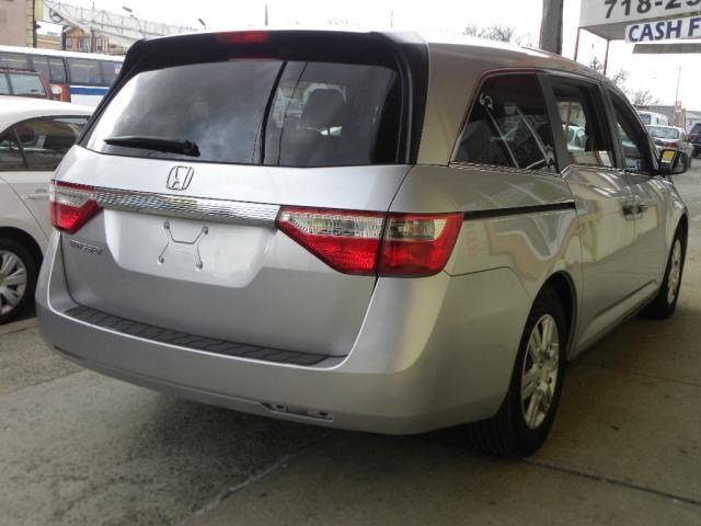 Honda Odyssey 2011 photo 3