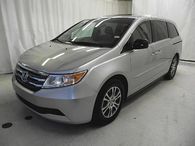 Honda Odyssey 2011 photo 2