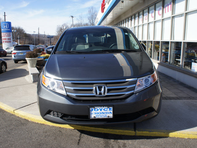 Honda Odyssey 2011 photo 2