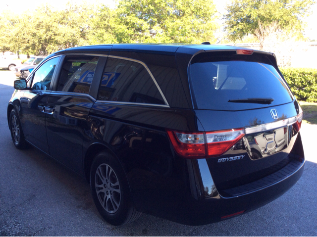 Honda Odyssey 2011 photo 2