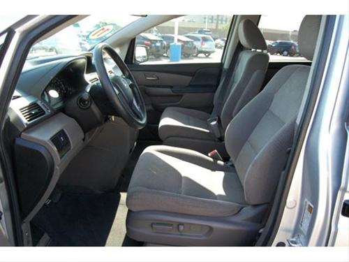 Honda Odyssey 2011 photo 2