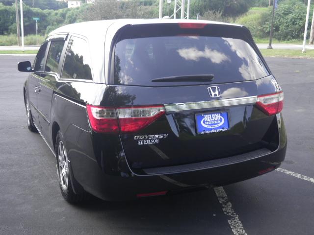 Honda Odyssey 2011 photo 2